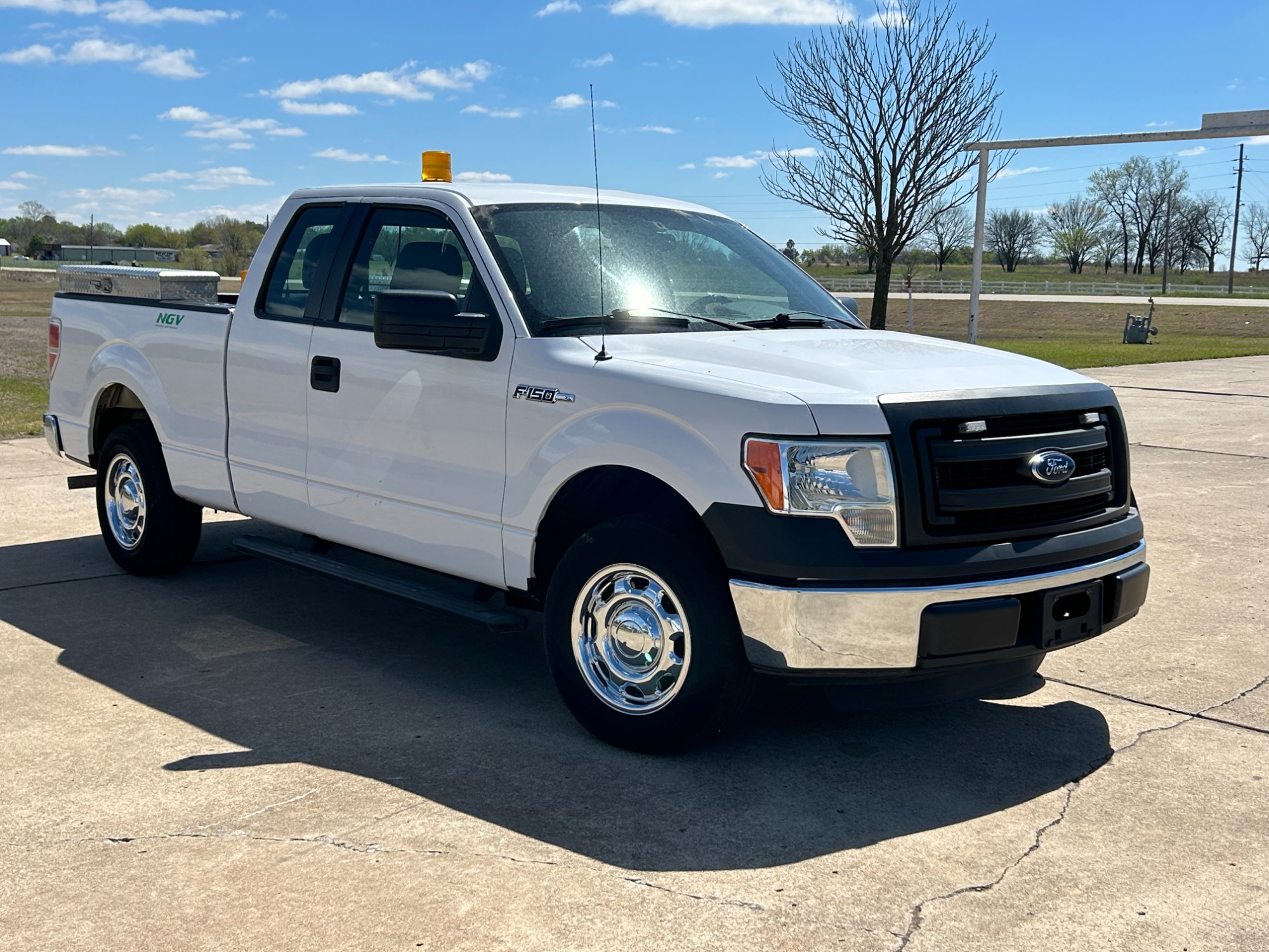 photo of 2014 Ford F-150 XL SuperCab 6.5-ft. Bed 2WD BI-FUEL (RUNS ON BOTH CNG OR GAS)